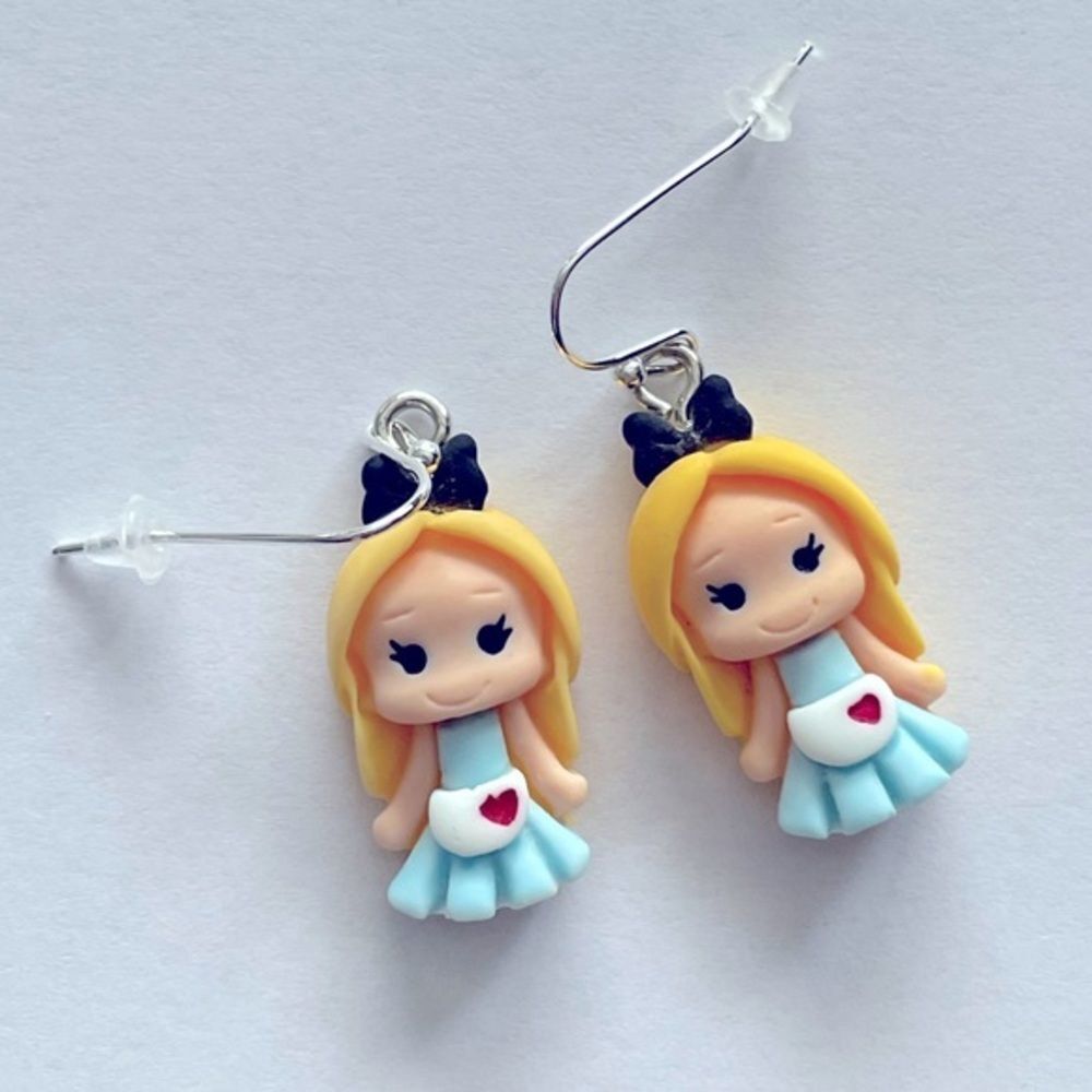 Alice in wonderland earrings​